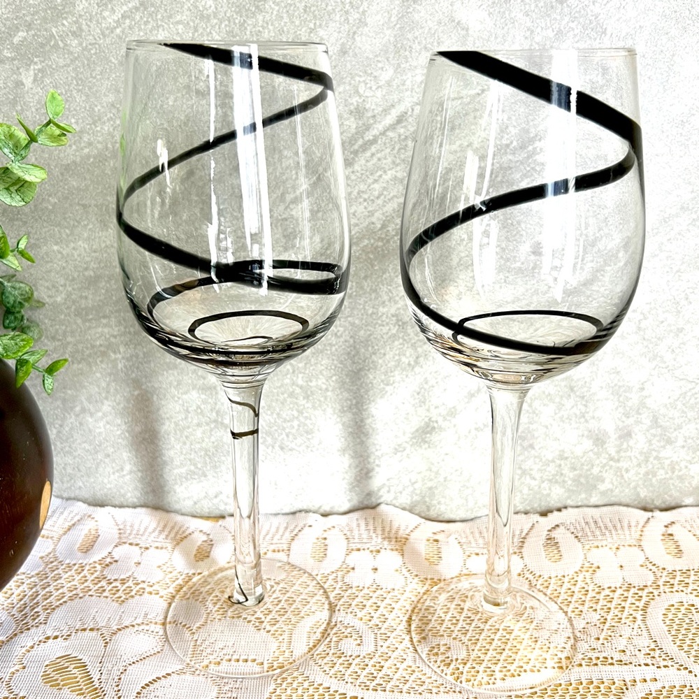 Rare Pier 1 Swirline Black Water Goblet Tall Swirl Stemmed Barware Wine Glasses